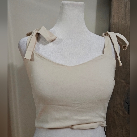 VESPER Sweetheart Neckline Cropped Top With Shoulder Ties In Cream. Size 6 - Picture 7 of 13